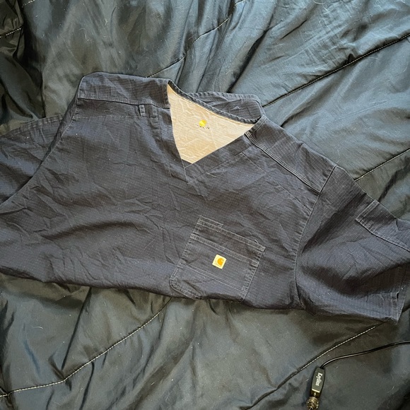 Carhartt scrub’s top - Picture 2 of 3